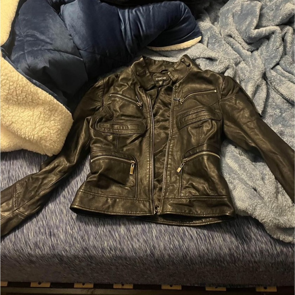 💜real genuine 100% leather Bebe women’s size small leather jacket! 💜